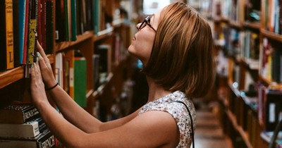 Student in library